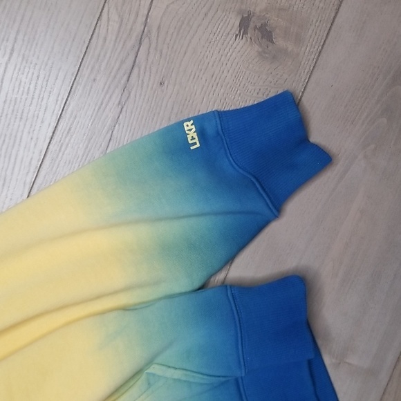 LCKR Men's tye died hooded sweatshirt hand warmers NWOT - Picture 3 of 5